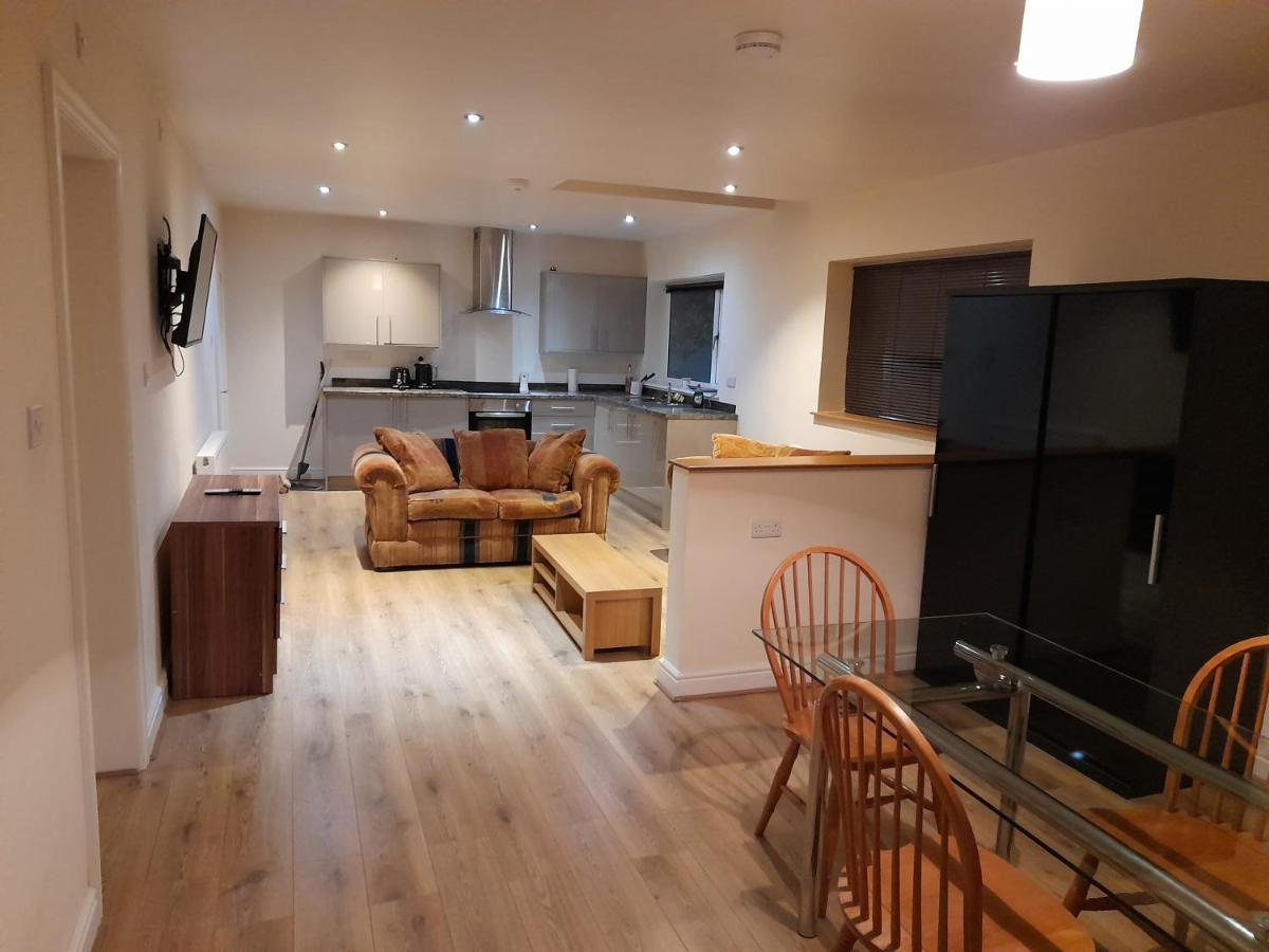 Queens One Urmston Стая снимка
